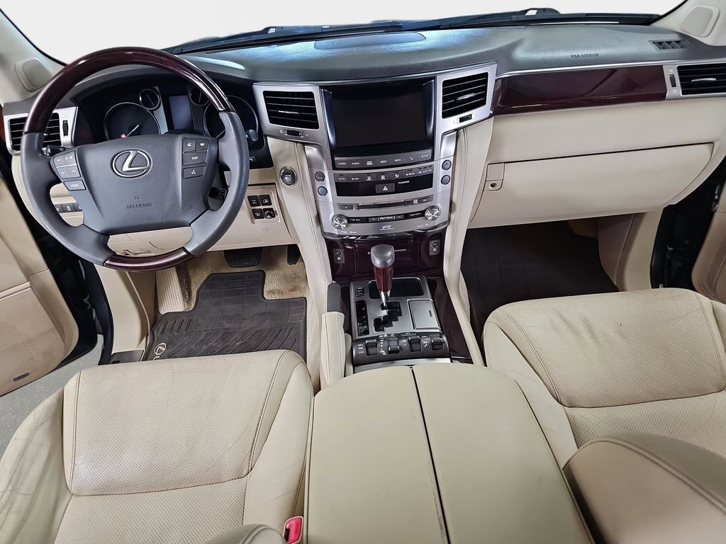 Used 2013 Lexus LX 570 4WD w/ Luxury Pkg image 10