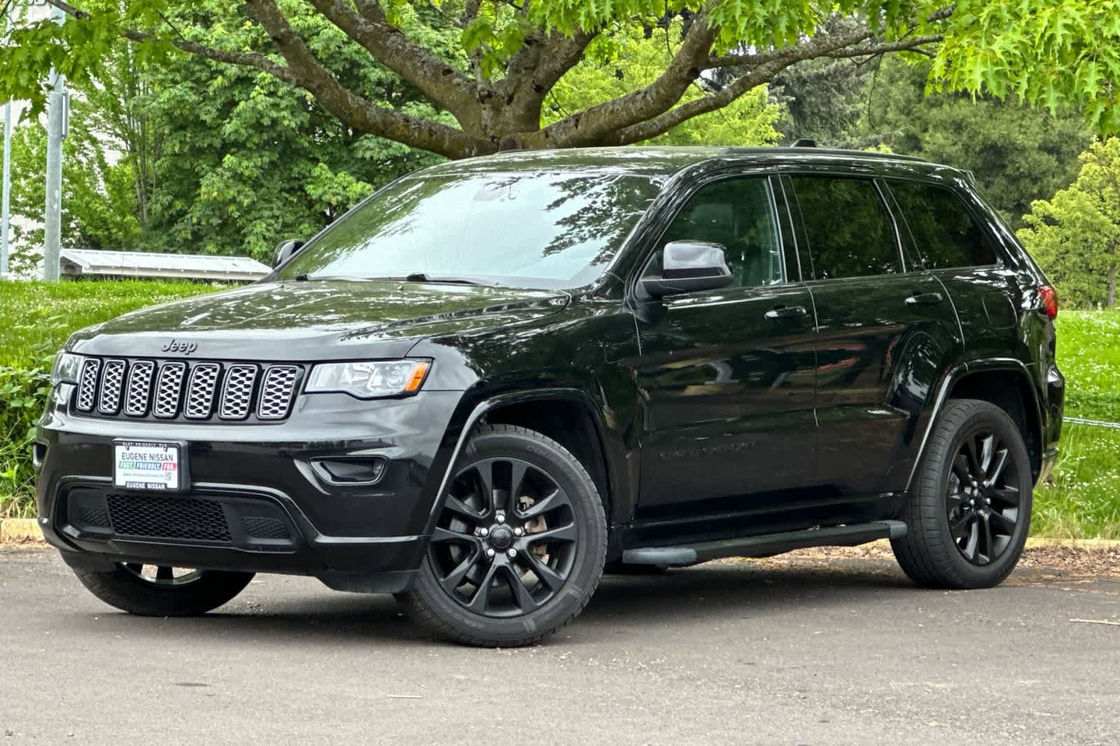 Used 2019 Jeep Grand Cherokee Altitude AWD/4WD image 1