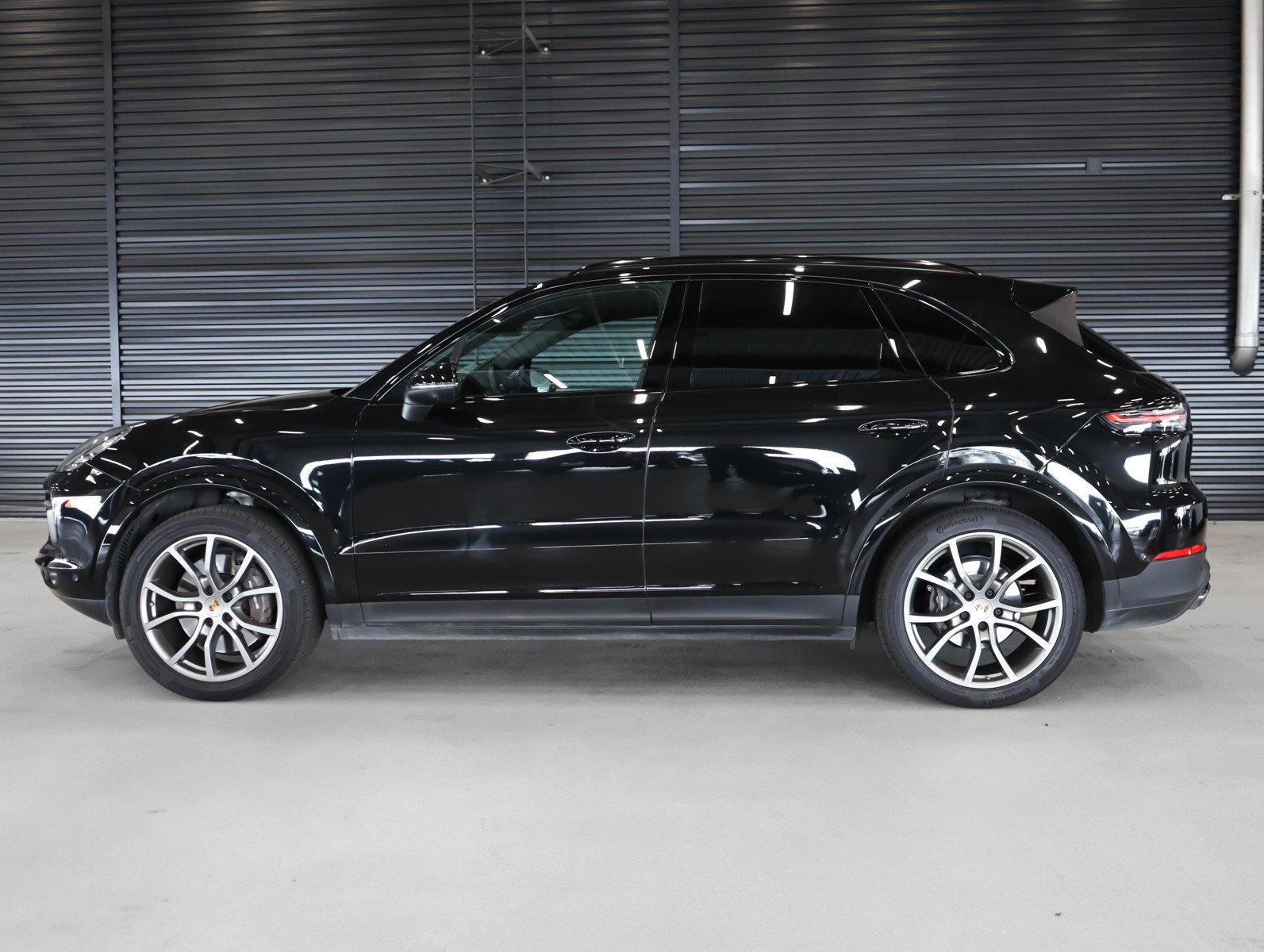 Certified 2023 Porsche Cayenne Platinum Edition AWD/4WD image 2