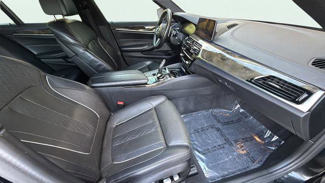 Used 2019 BMW M550i xDrive w/ Premium Package image 21