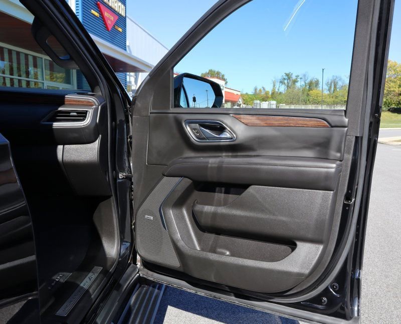 Used 2021 Chevrolet Suburban High Country w/ Premium Package image 24