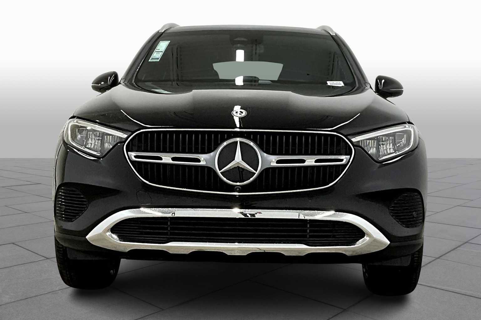 Used 2025 Mercedes-Benz GLC 300 image 3