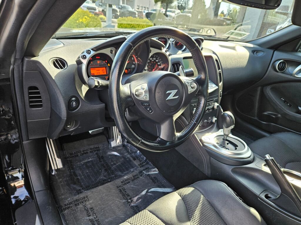 Used 2016 Nissan 370Z Touring RWD image 9