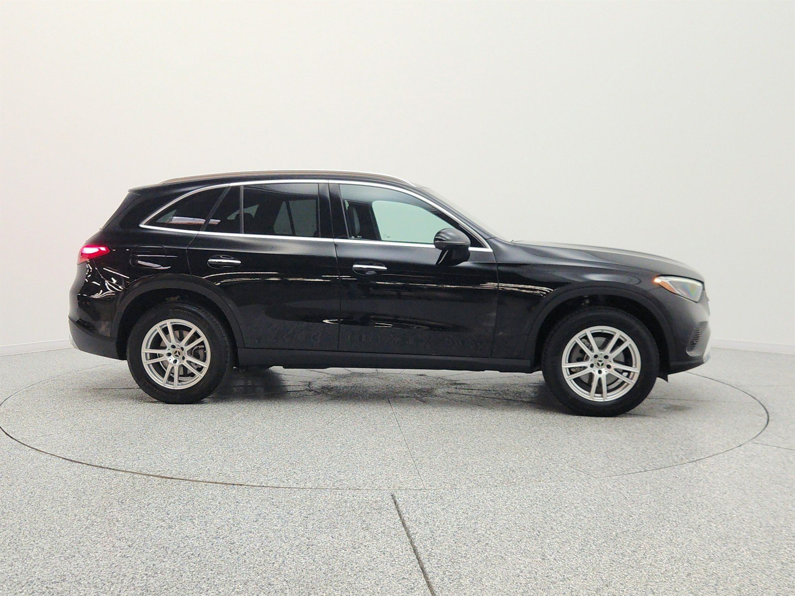 Used 2023 Mercedes-Benz GLC 300 4MATIC image 4
