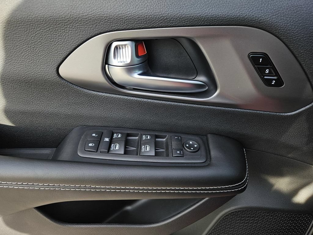 New 2026 Chrysler Pacifica Select w/ S Appearance Package FWD image 13