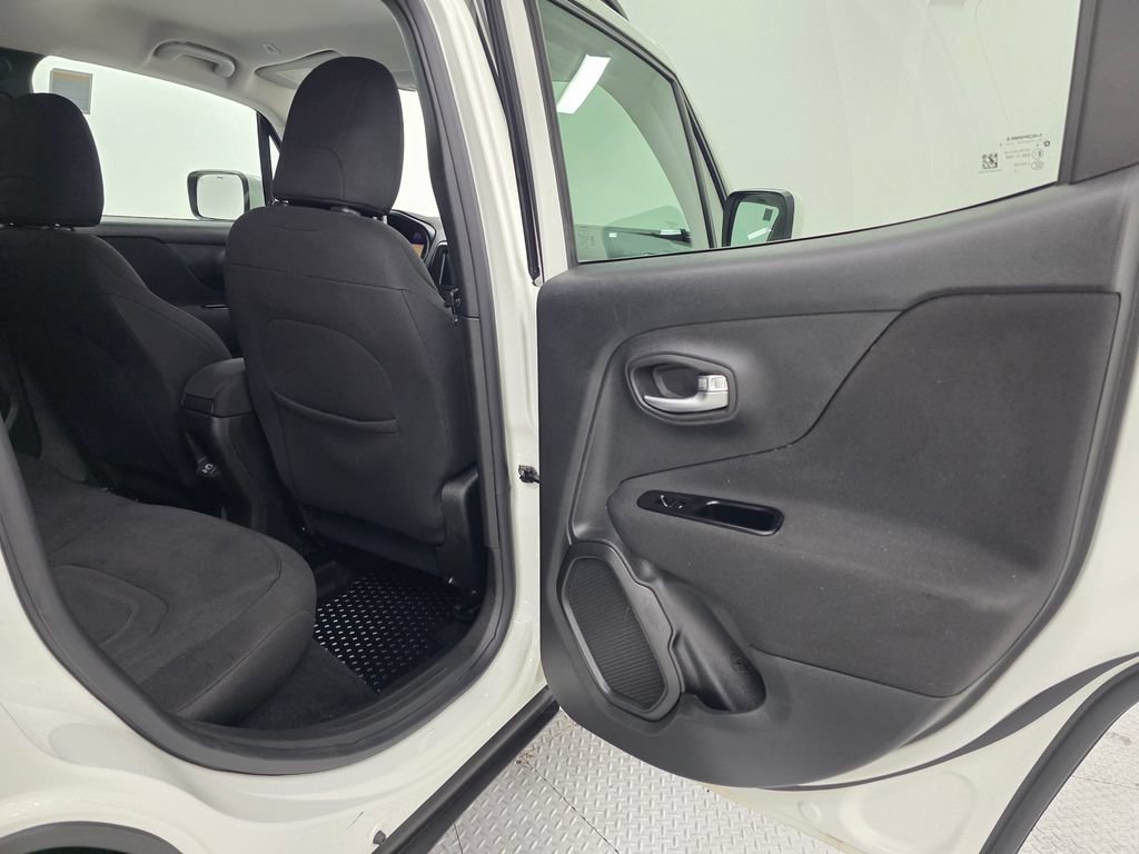 Used 2020 Jeep Renegade Latitude w/ Cold Weather Group AWD/4WD image 14