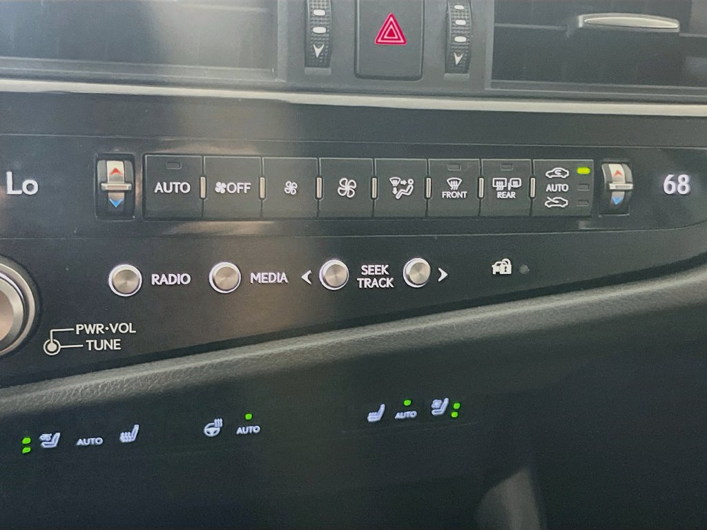 Used 2024 Lexus ES 300h w/ Premium Package FWD image 15