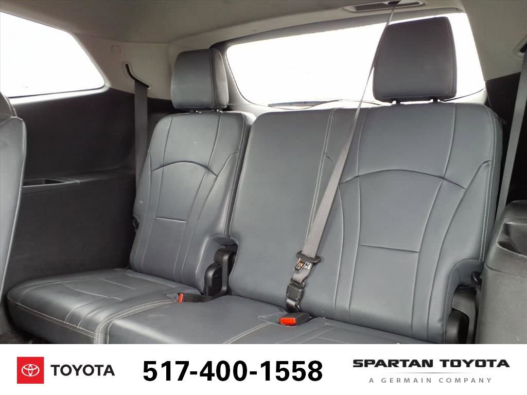 Used 2018 Buick Enclave Essence image 12