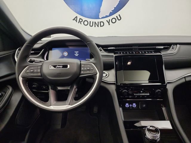 New 2025 Jeep Grand Cherokee Altitude image 19