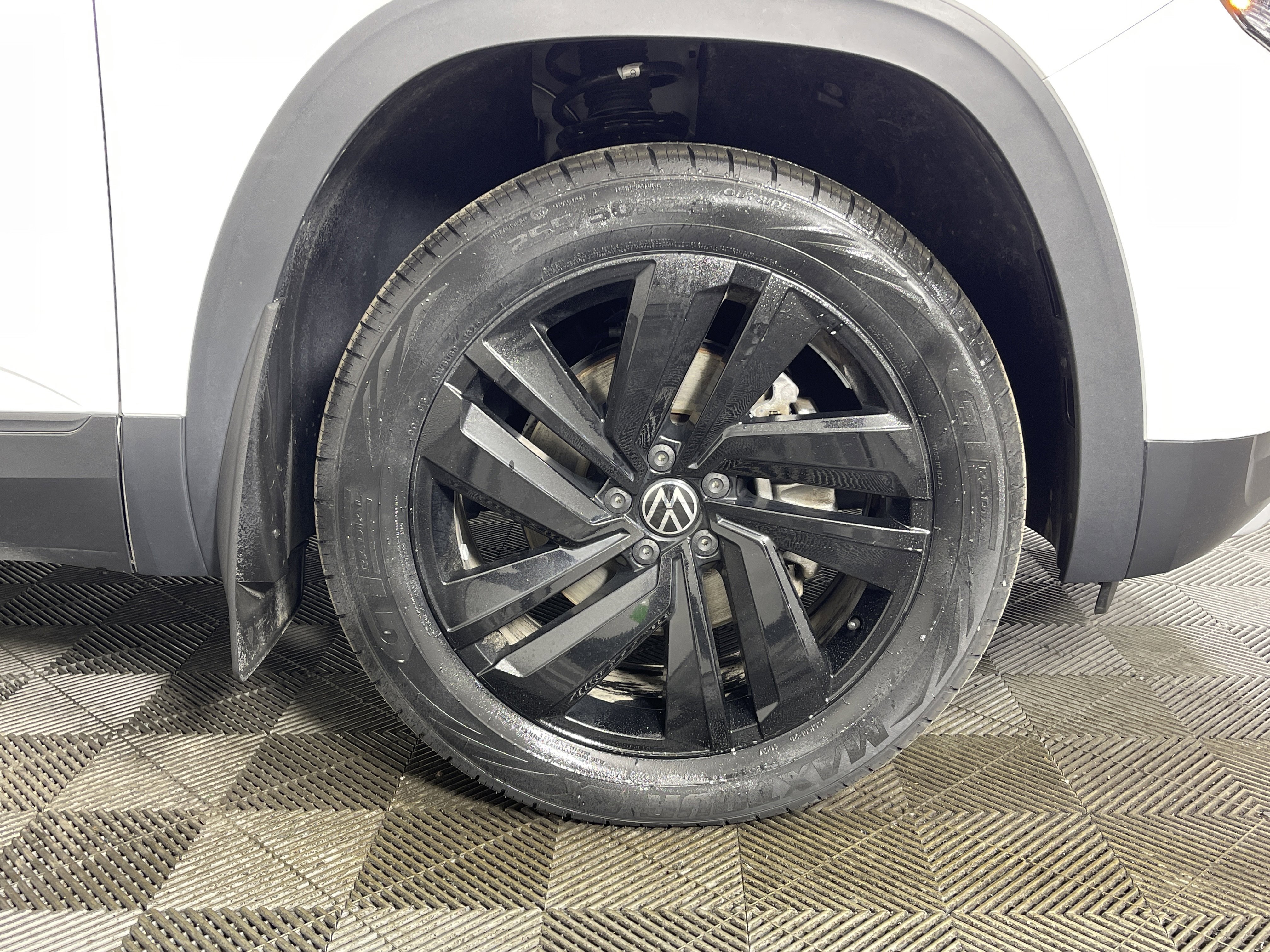 Used 2023 Volkswagen Atlas Cross Sport SE w/ Black Wheel Package image 7