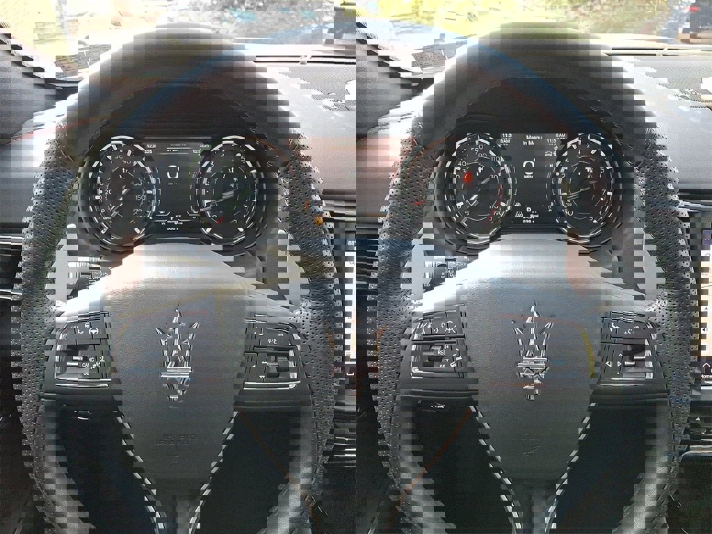 Used 2024 Maserati Levante GT Ultima image 29