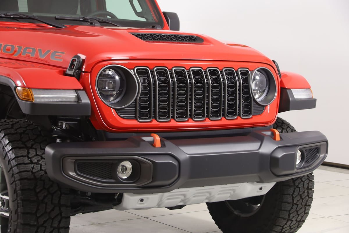 Used 2025 Jeep Gladiator Mojave image 36