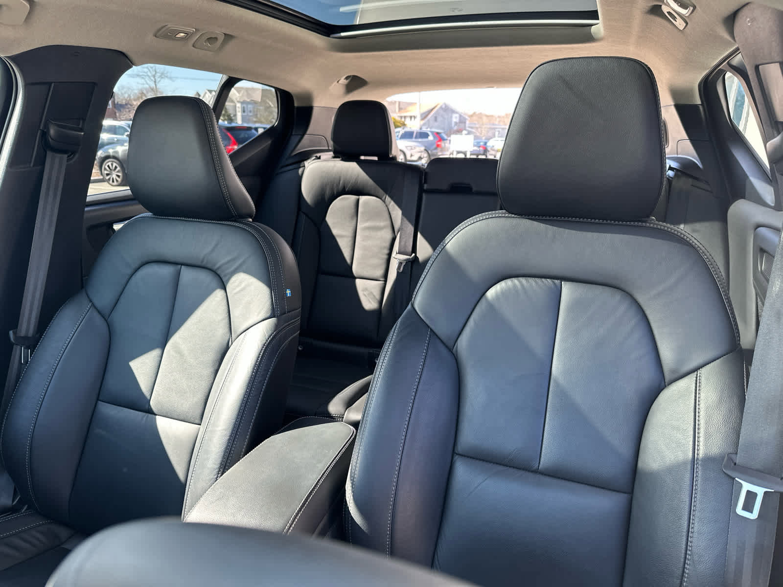 Used 2023 Volvo XC40 B5 Plus w/ Climate Package image 14