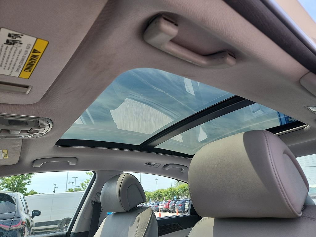 Used 2015 Hyundai Sonata Limited w/ Option Group 05 FWD image 9