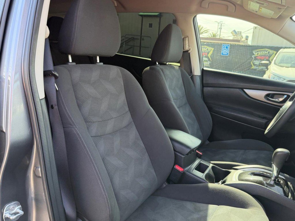 Used 2016 Nissan Rogue SV image 22