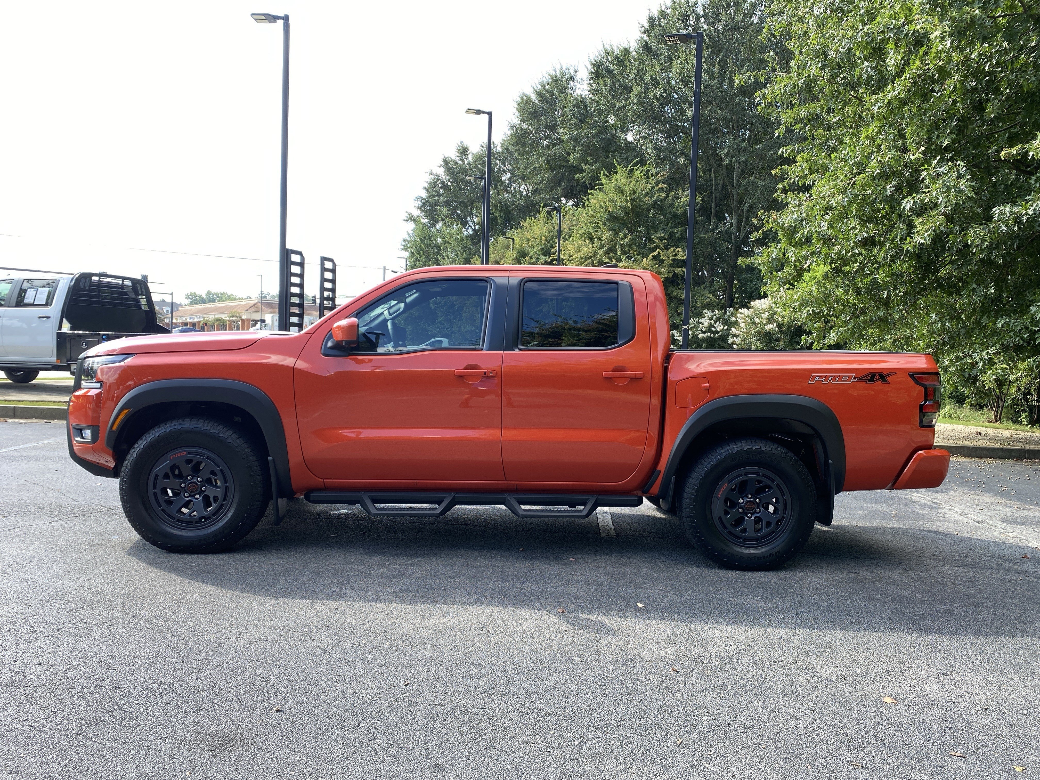 Used 2025 Nissan Frontier PRO-4X w/ Pro Convenience Package AWD/4WD image 6
