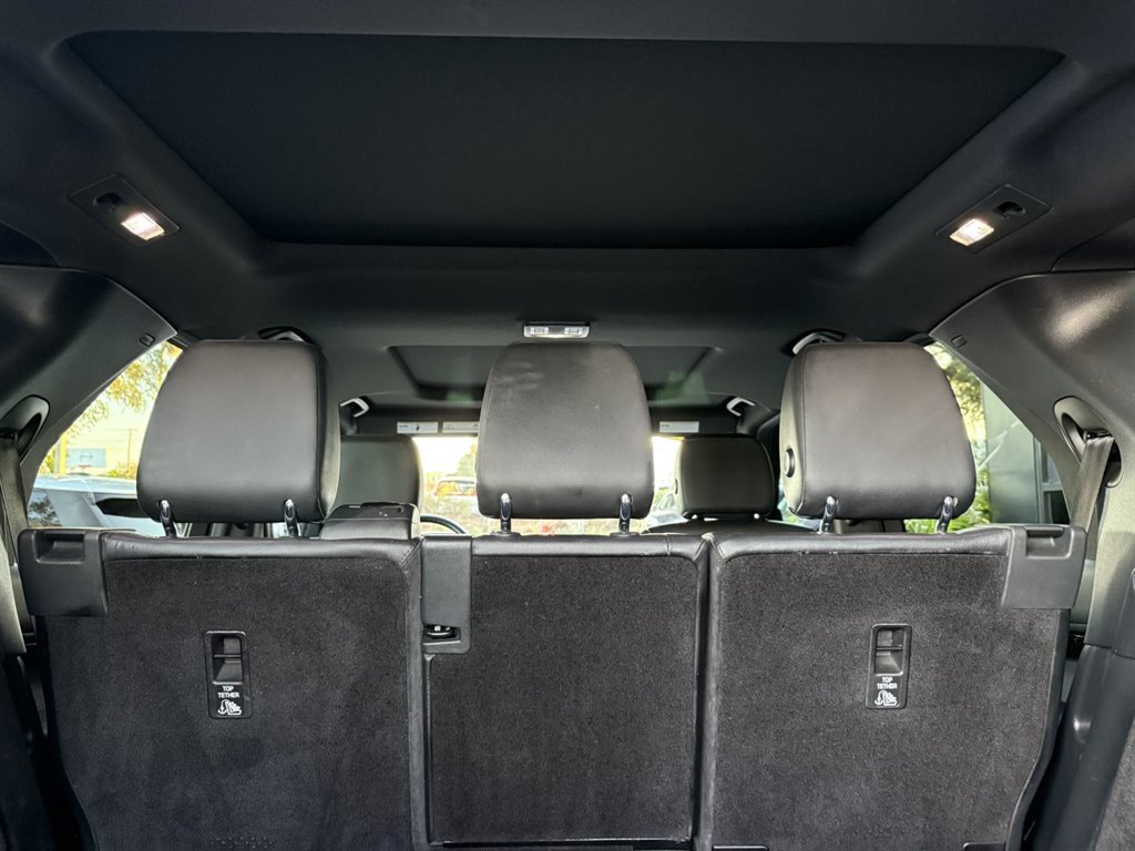 Used 2020 Land Rover Discovery SE AWD/4WD image 19