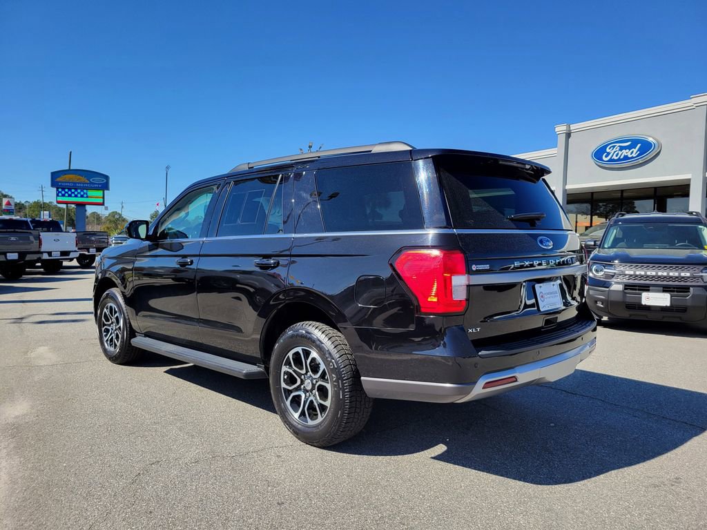 Used 2024 Ford Expedition XLT image 3