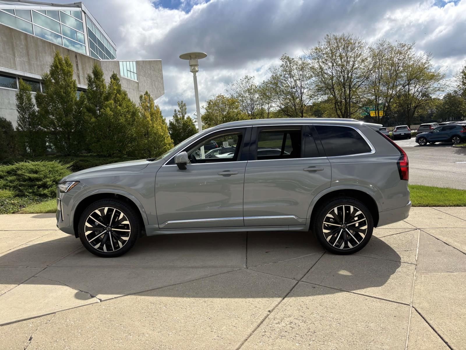 Used 2026 Volvo XC90 B6 Plus w/ Protection Package Premier AWD/4WD image 4