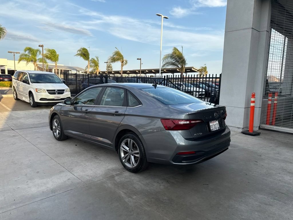 Used 2024 Volkswagen Jetta SE FWD image 6