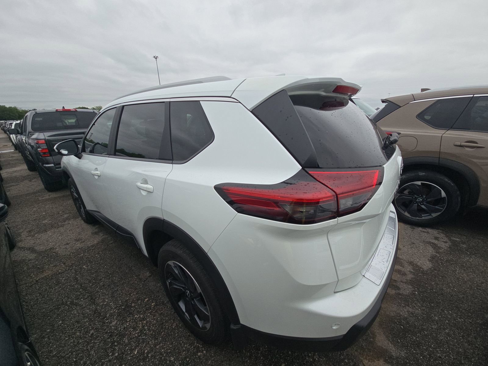 Used 2025 Nissan Rogue SV w/ SV Premium Package FWD image 13