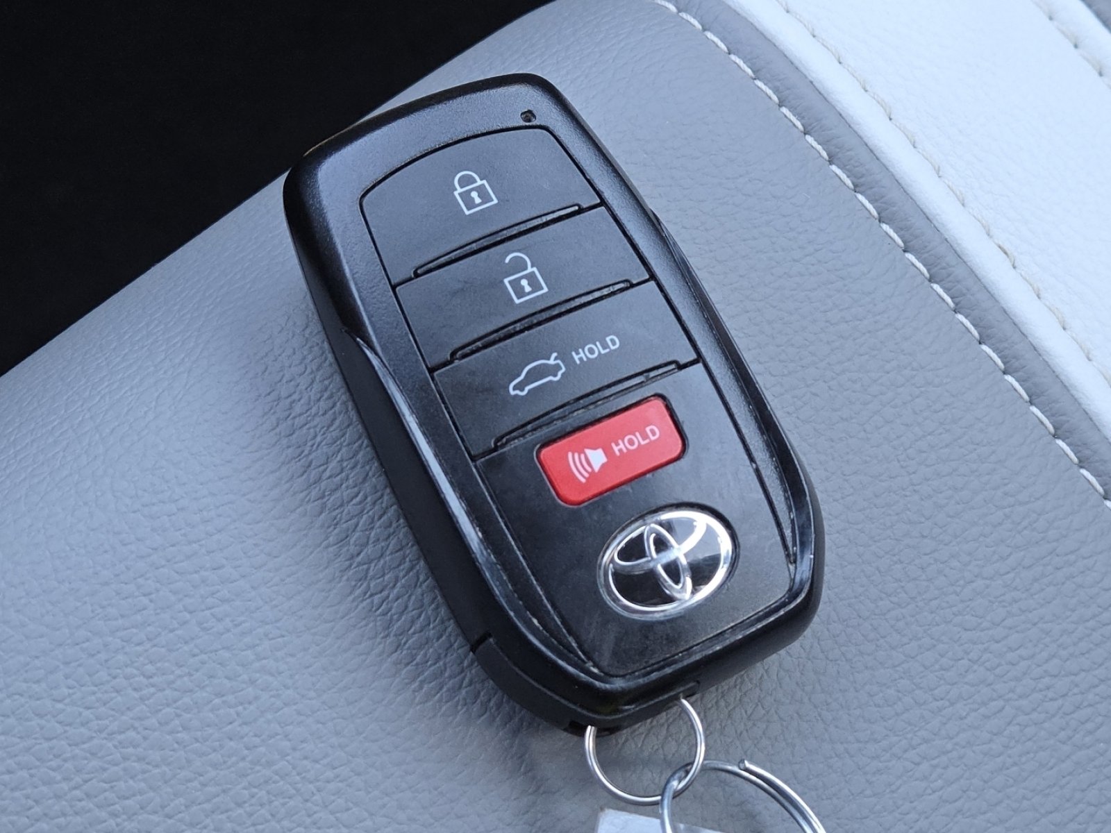 Used 2025 Toyota Camry SE image 31