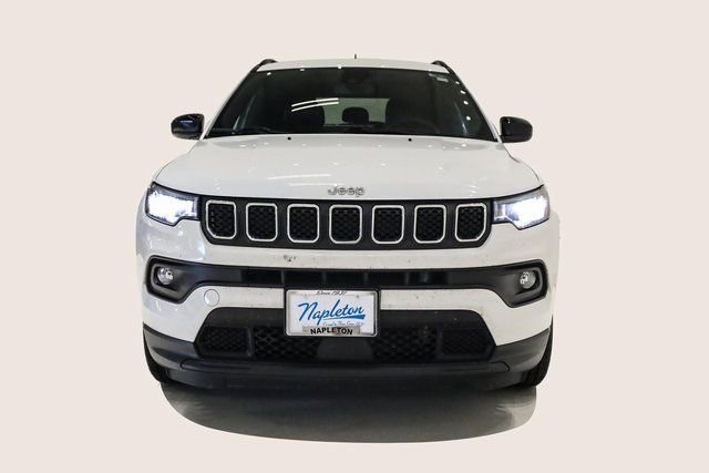 Used 2023 Jeep Compass Latitude image 3