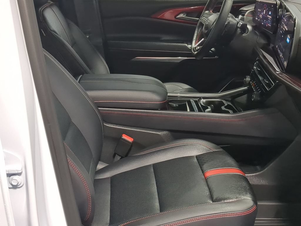 Used 2026 Chevrolet Traverse RS w/ LPO, Floor Liner Package AWD/4WD image 27