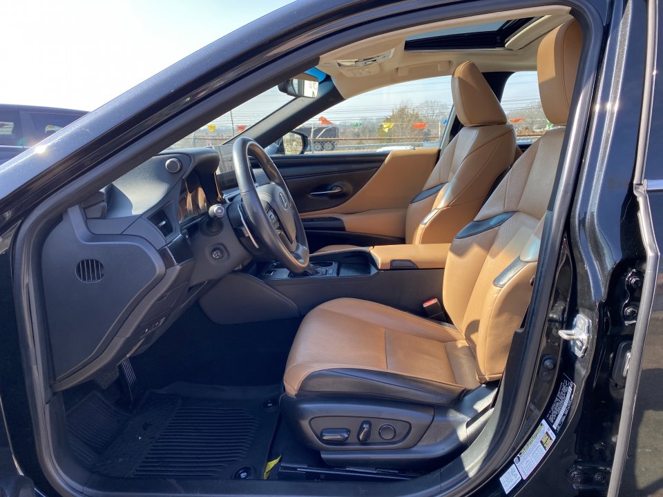 Used 2023 Lexus ES 350 w/ Premium Package image 9