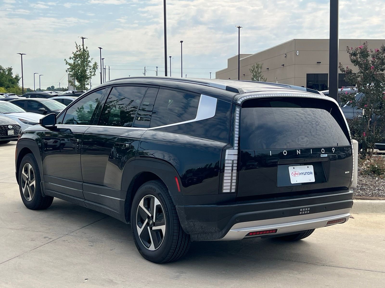 New 2026 Hyundai Ioniq 9 SE image 9