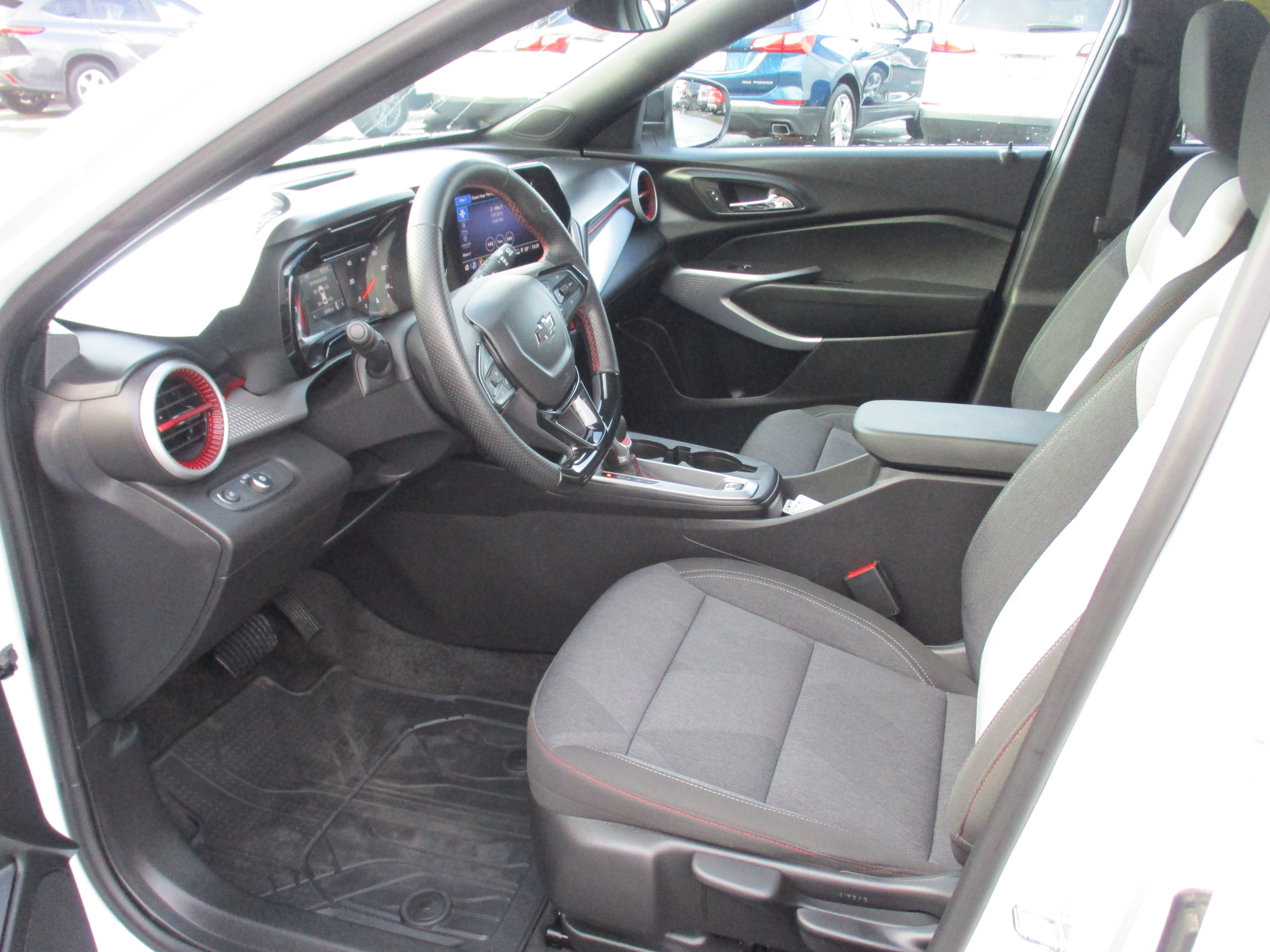 Certified 2024 Chevrolet Trax RS image 11