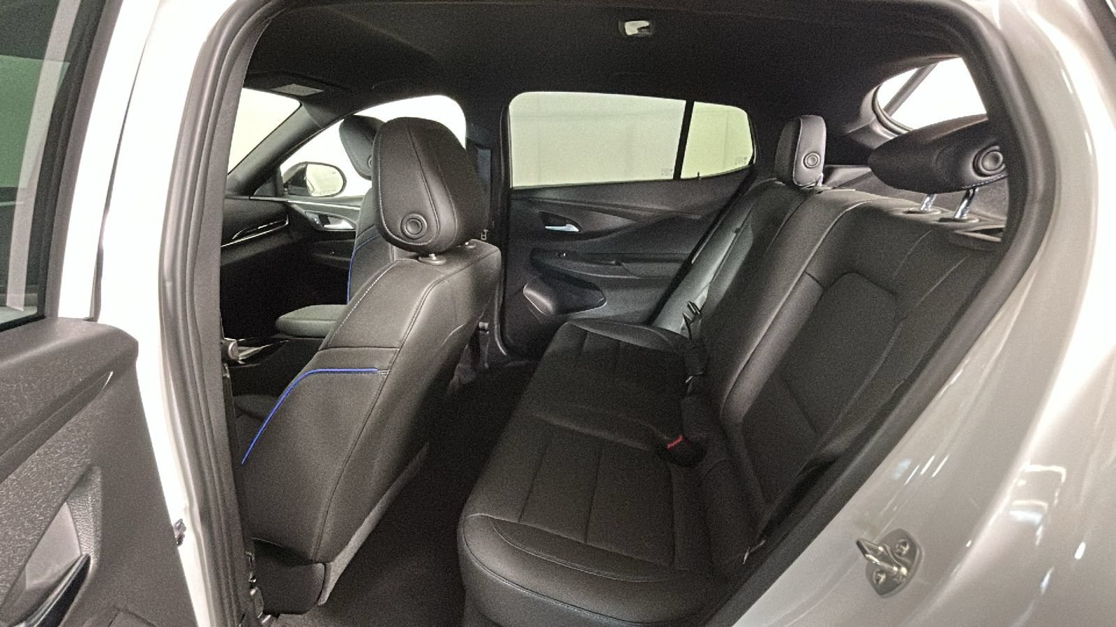 Used 2024 Buick Envista Sport Touring w/ Convenience I Package FWD image 32