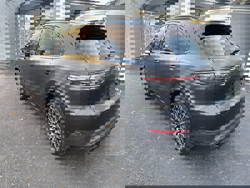 Used 2021 Porsche Cayenne S w/ Premium Package image 4