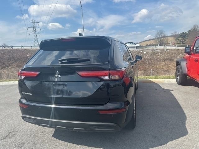 Used 2024 Mitsubishi Outlander ES image 17
