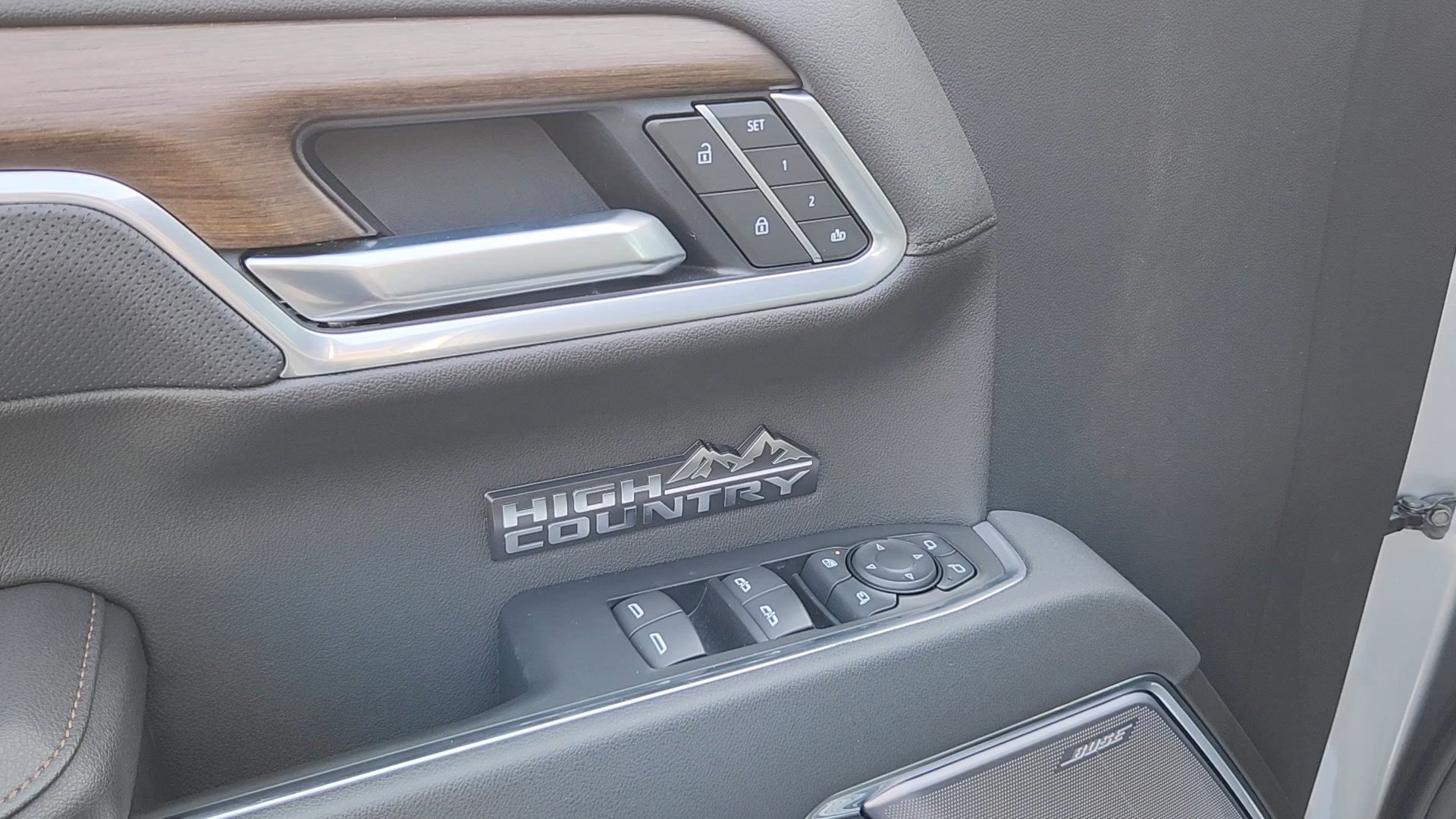 Used 2025 Chevrolet Silverado 1500 High Country w/ Technology Package AWD/4WD image 7