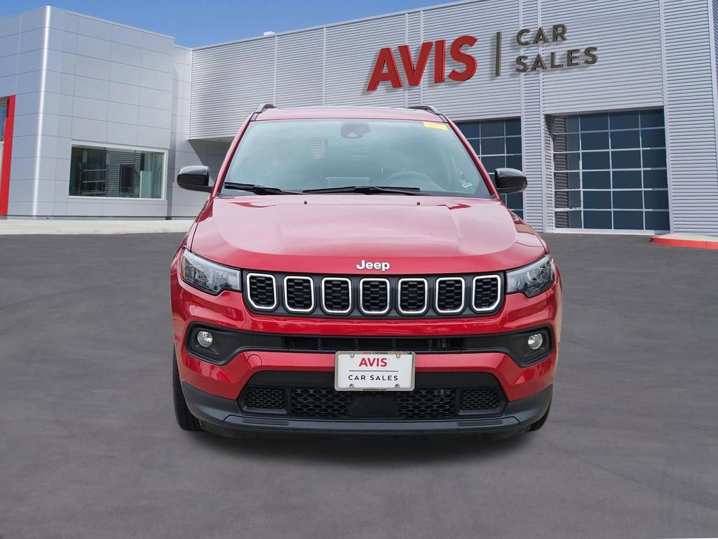 Used 2025 Jeep Compass Latitude w/ Sun & Sound Group AWD/4WD image 10