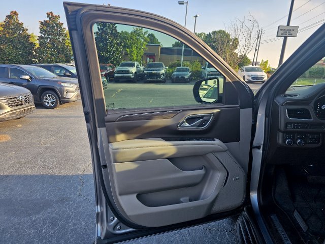 Used 2022 Chevrolet Suburban LT w/ Luxury Package AWD/4WD image 33