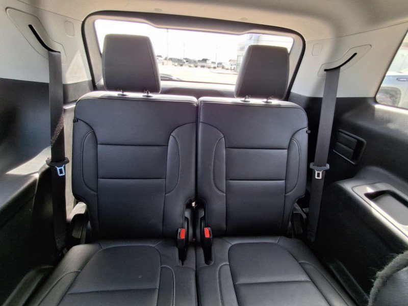 Used 2023 GMC Acadia SLT w/ Technology Package AWD/4WD image 17