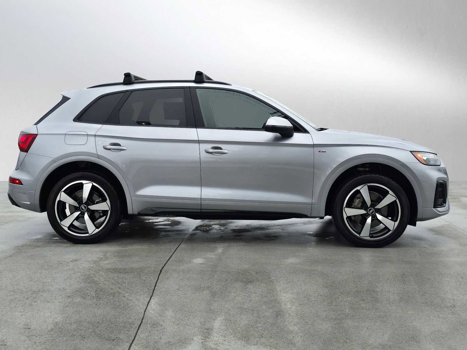 Used 2023 Audi Q5 2.0T Premium Plus w/ Premium Plus Package AWD/4WD image 2