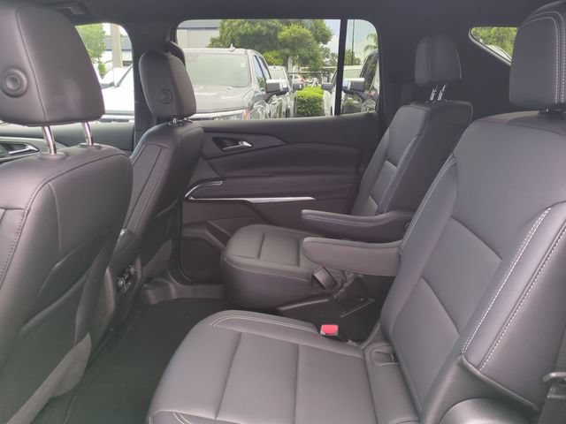 Used 2025 Chevrolet Traverse LT FWD image 17