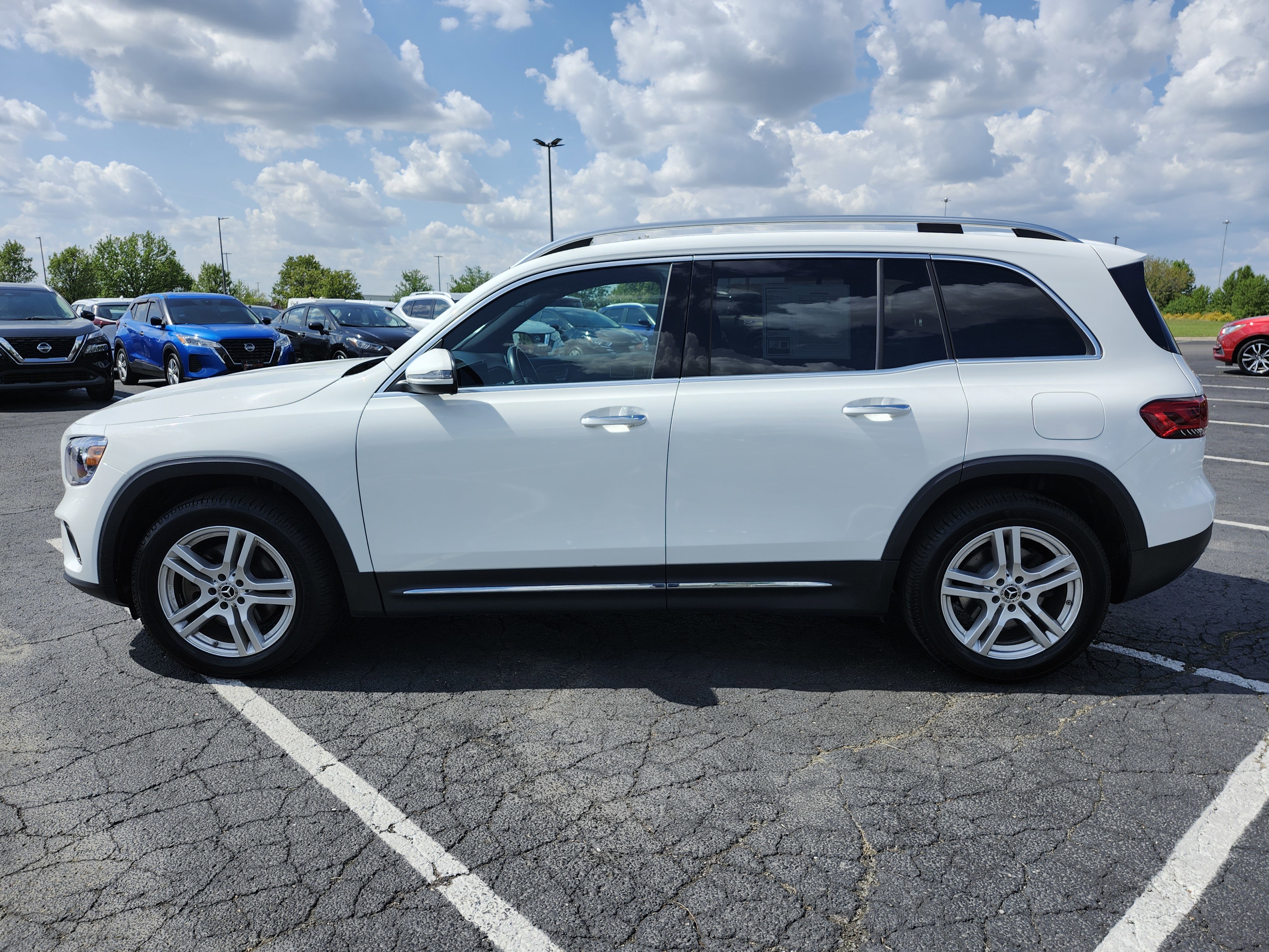 Used 2020 Mercedes-Benz GLB 250 4MATIC w/ Premium Package image 13
