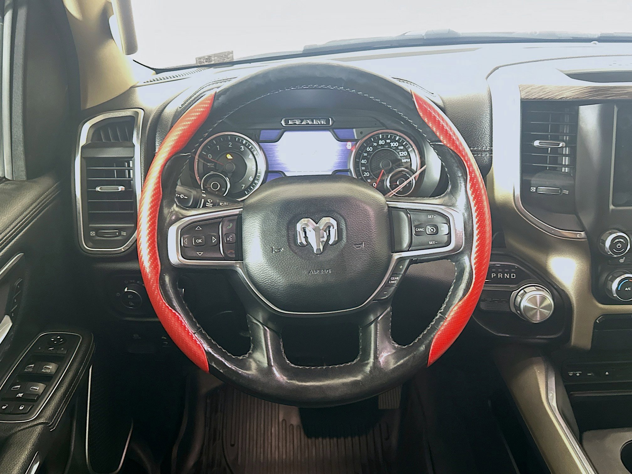 Used 2019 RAM 1500 Laramie RWD image 18