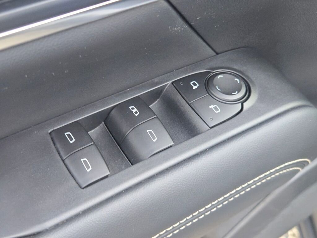 Used 2025 GMC Terrain Elevation AWD/4WD image 23