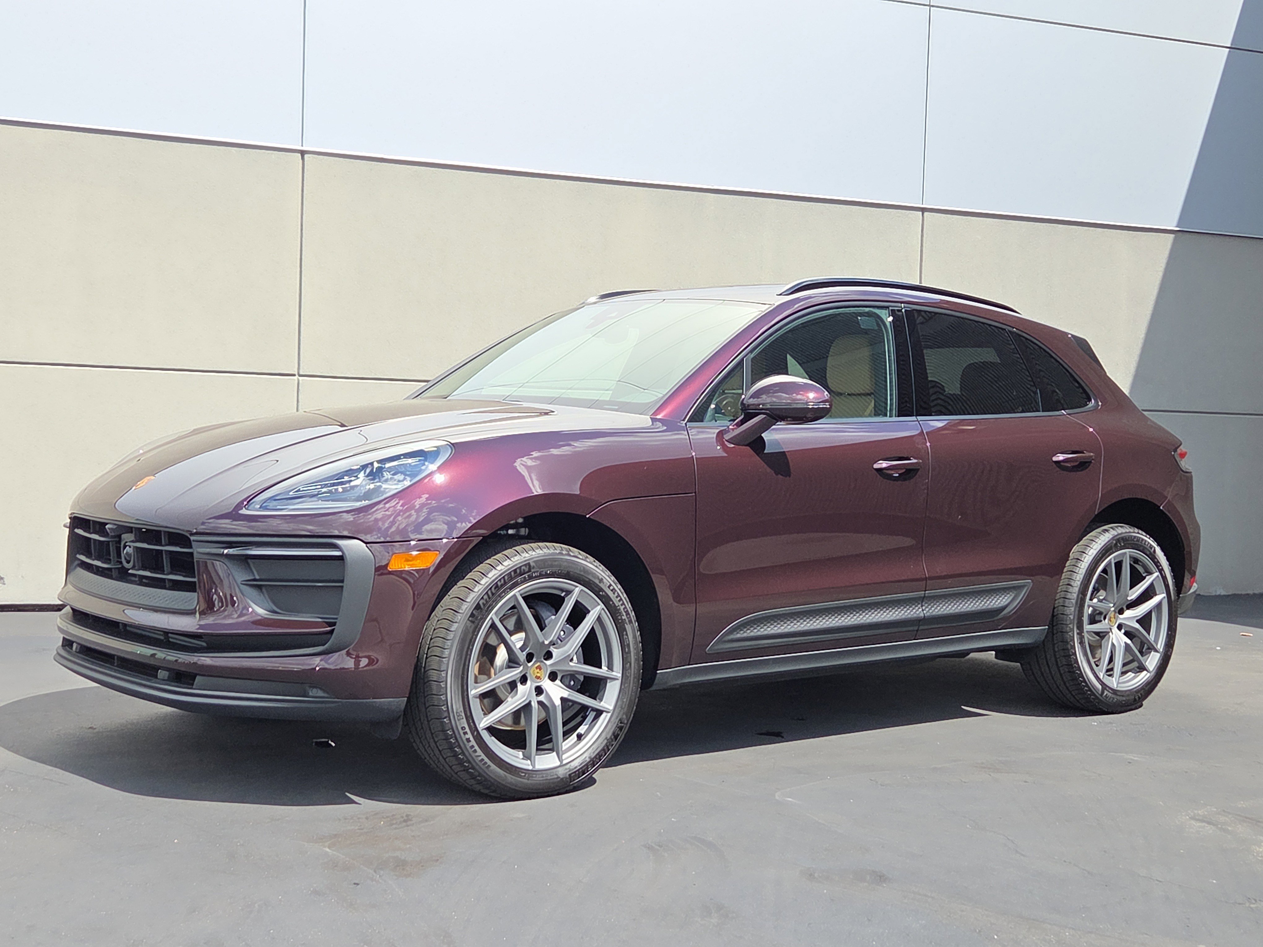 Used 2025 Porsche Macan AWD/4WD image 1