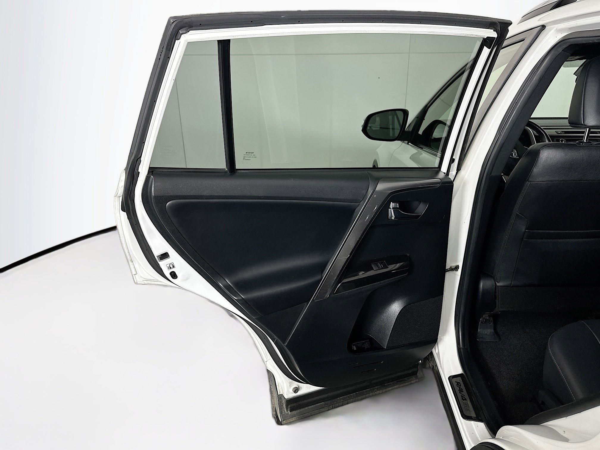 Used 2016 Toyota RAV4 SE image 27