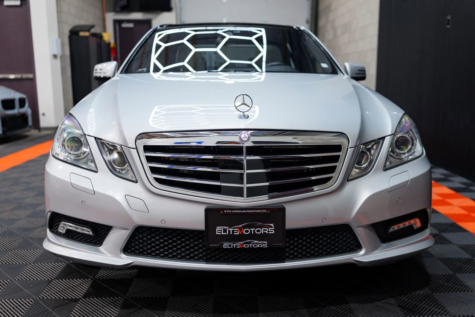 Used 2010 Mercedes-Benz E 550 4MATIC Sedan image 7