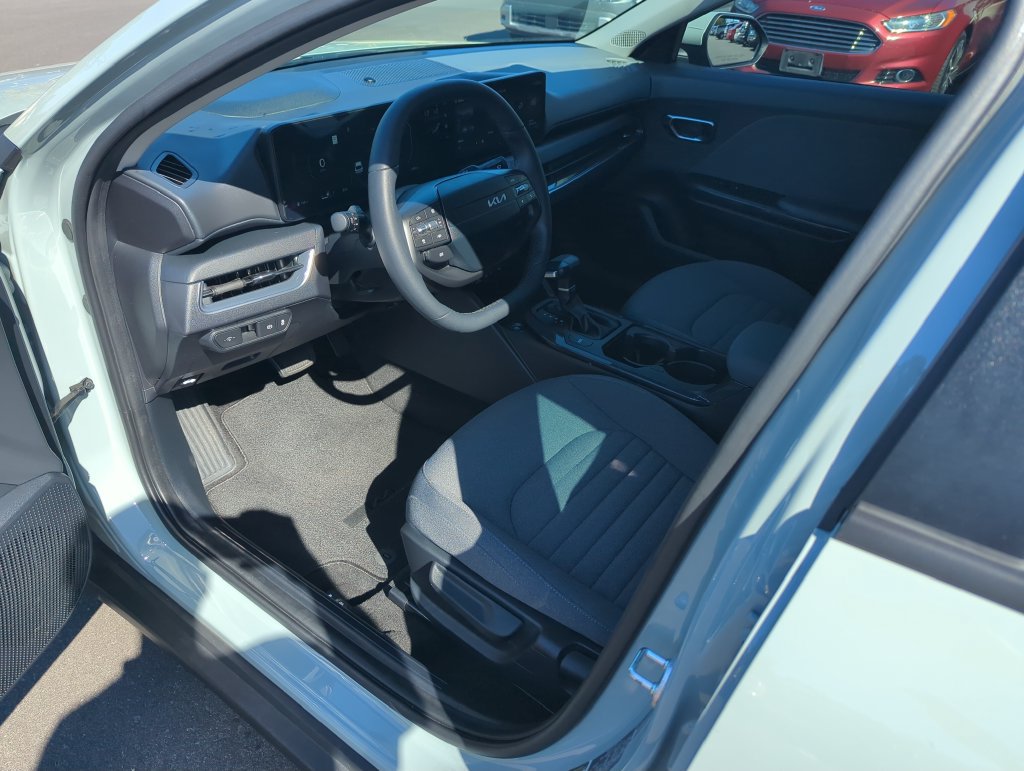 Used 2025 Kia K4 EX FWD image 11
