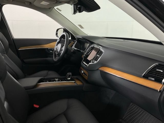 Certified 2025 Volvo XC90 B5 Plus w/ Protection Package AWD/4WD image 31