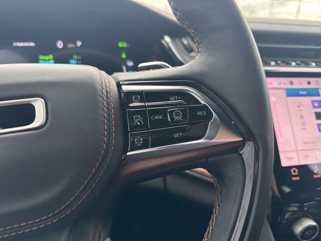 Used 2022 Jeep Grand Cherokee Summit w/ Advanced Protech Group IV AWD/4WD image 23