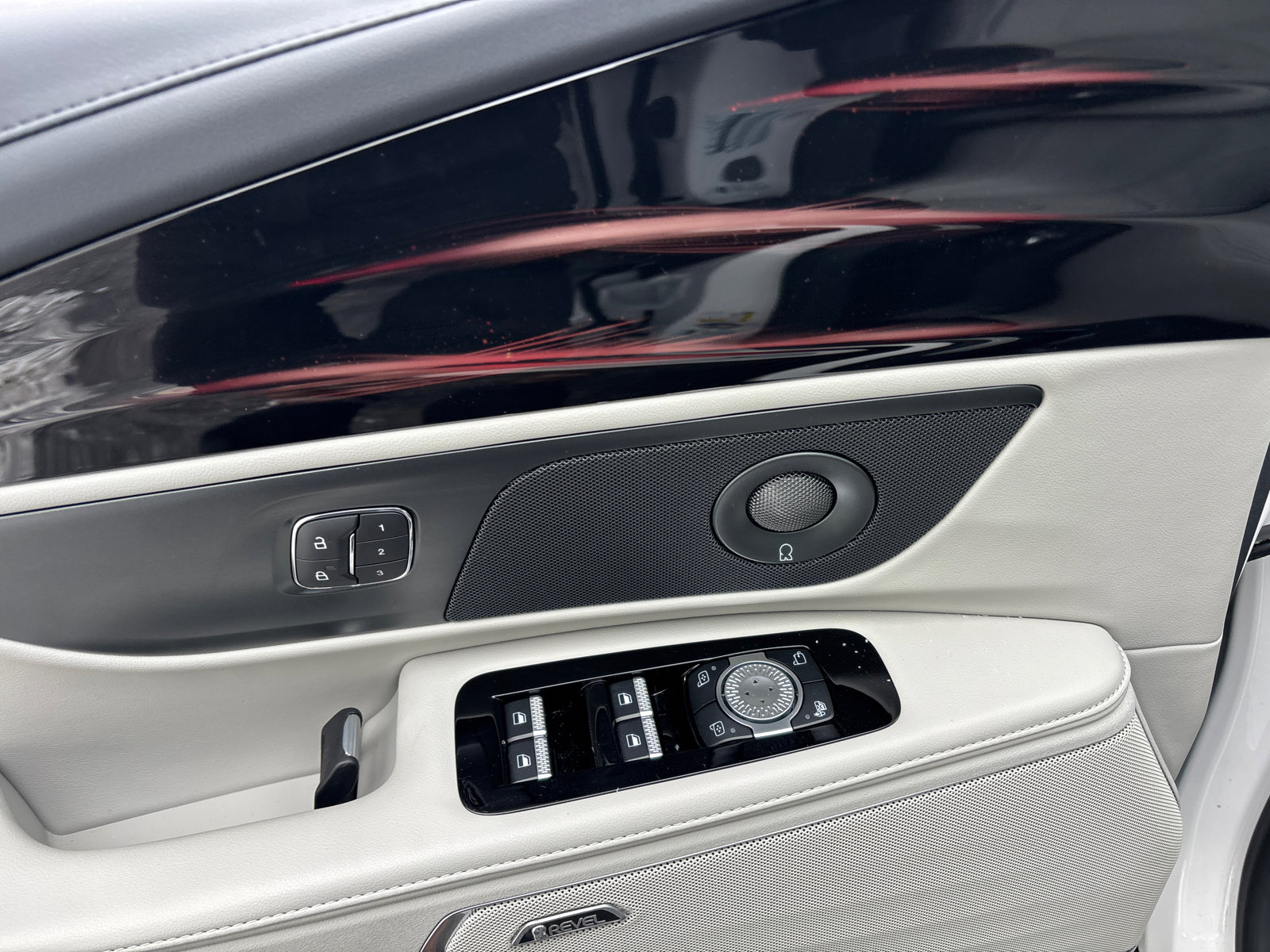 New 2026 Lincoln Nautilus Reserve w/ Jet Appearance Package AWD/4WD image 12